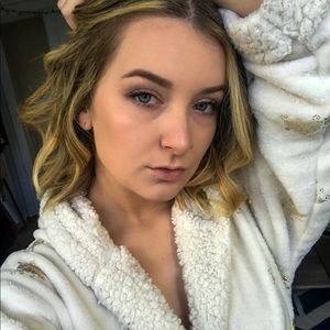 Meet your Posher, Alyssa